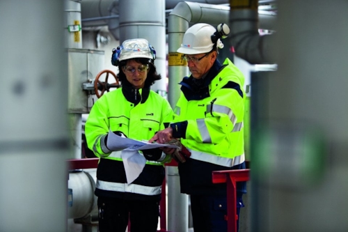 Expertos de Kiwa inspeccionan equipos a presión