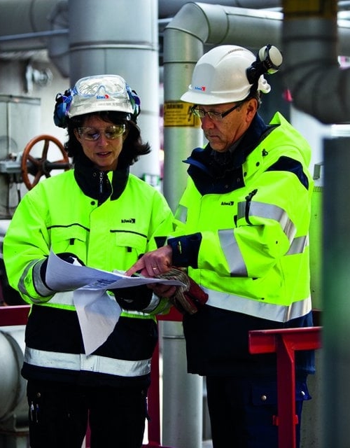 Expertos de Kiwa inspeccionan equipos a presión