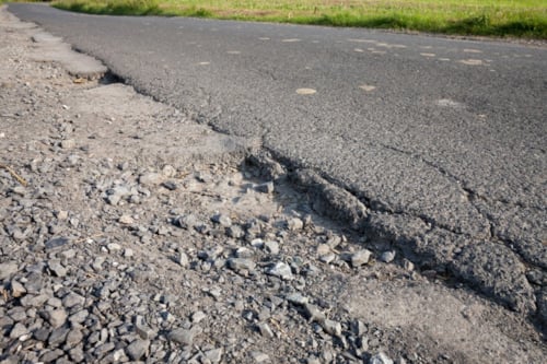 Afgebrokkeld asfalt